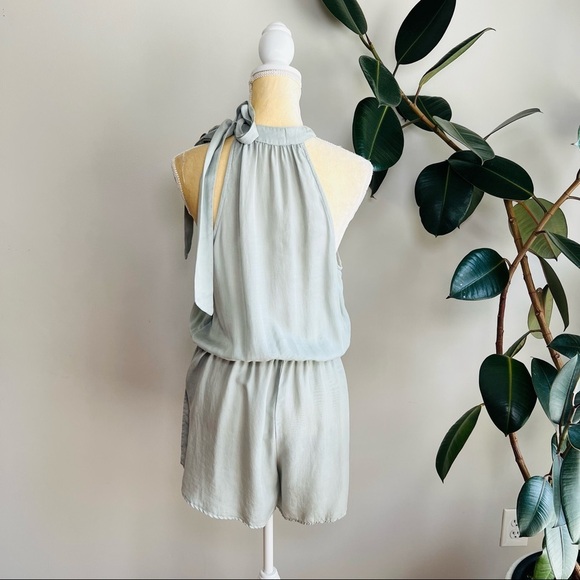 CLOTH & STONE ANTHROPOLOGIE Tencel Halter Bow Romper Sage Casual Feminine | Sz M - Picture 5 of 7